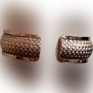 Authentic 1970’s clasp on / claw / cuff bracelet. HIGH VALUE * MUST SELL *